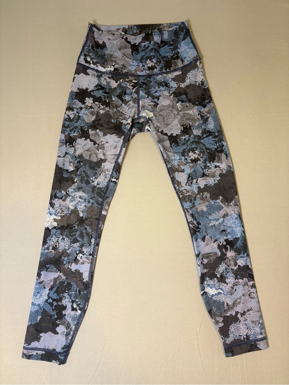 Beautiful Lululemon Wunder Under Leggings Fun Floral Print Size 4 Brand New